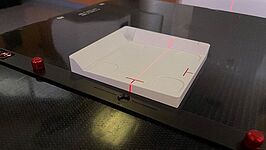 Position the tilting base (type number PTW T40072.1.030) in accordance with the marking on the indexing bar